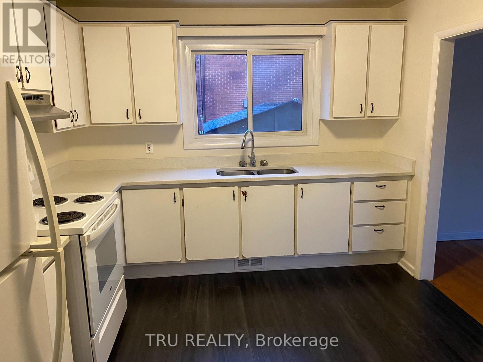 1 - 2687 Cresthill Street, Ottawa, Ontario  K2B 7N9 - Photo 8 - X12480975