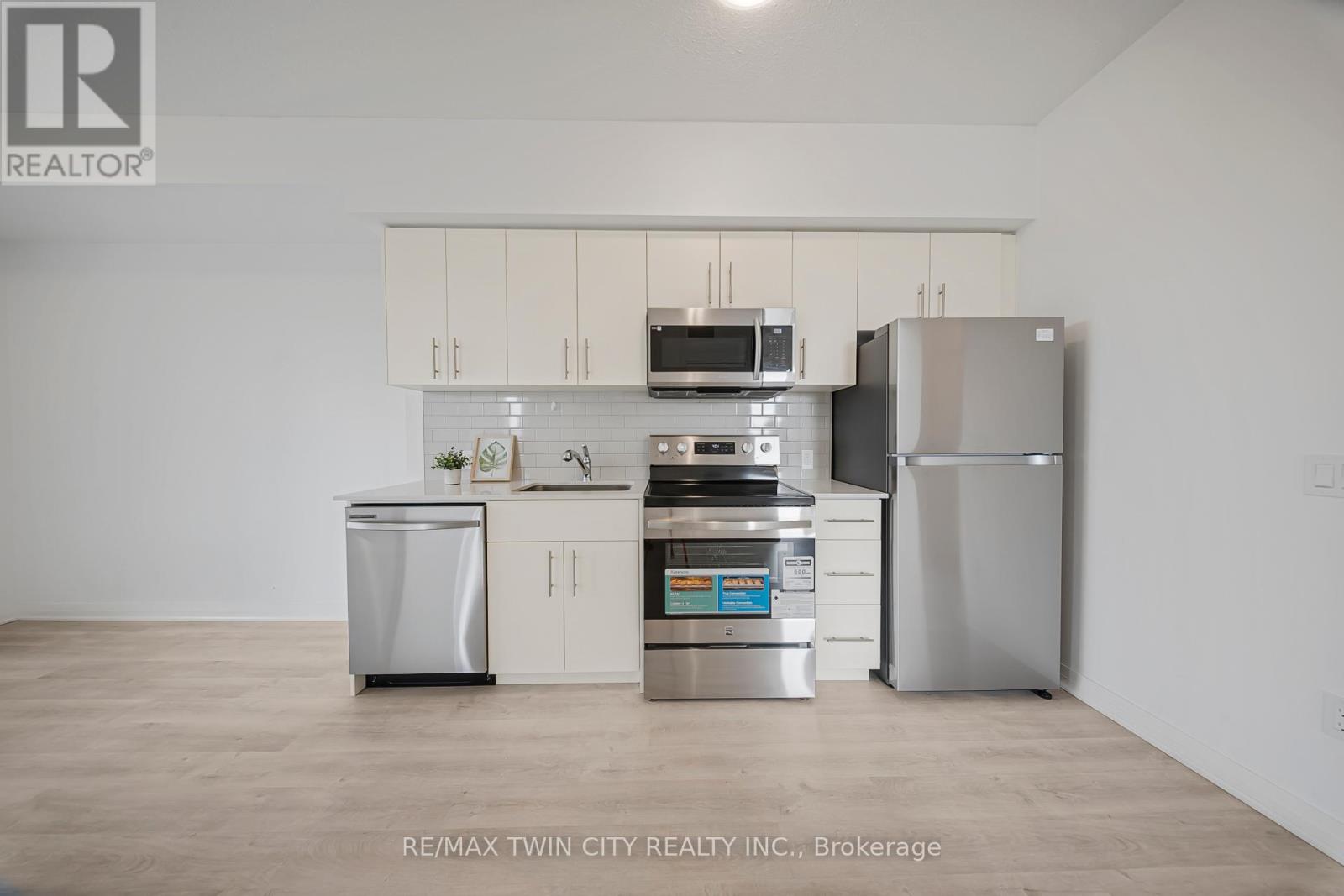 404 - 101 Golden Eagle Road, Waterloo, Ontario  N2V 1C3 - Photo 17 - X12529028