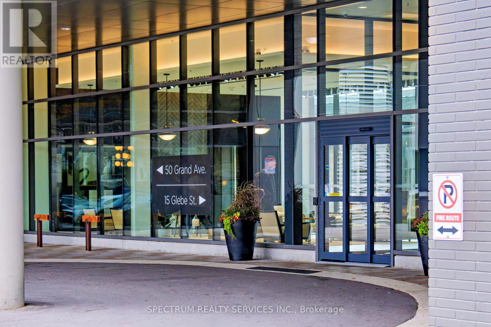 910 - 15 Glebe Street, Cambridge, Ontario  N1S 0C3 - Photo 2 - X12529074