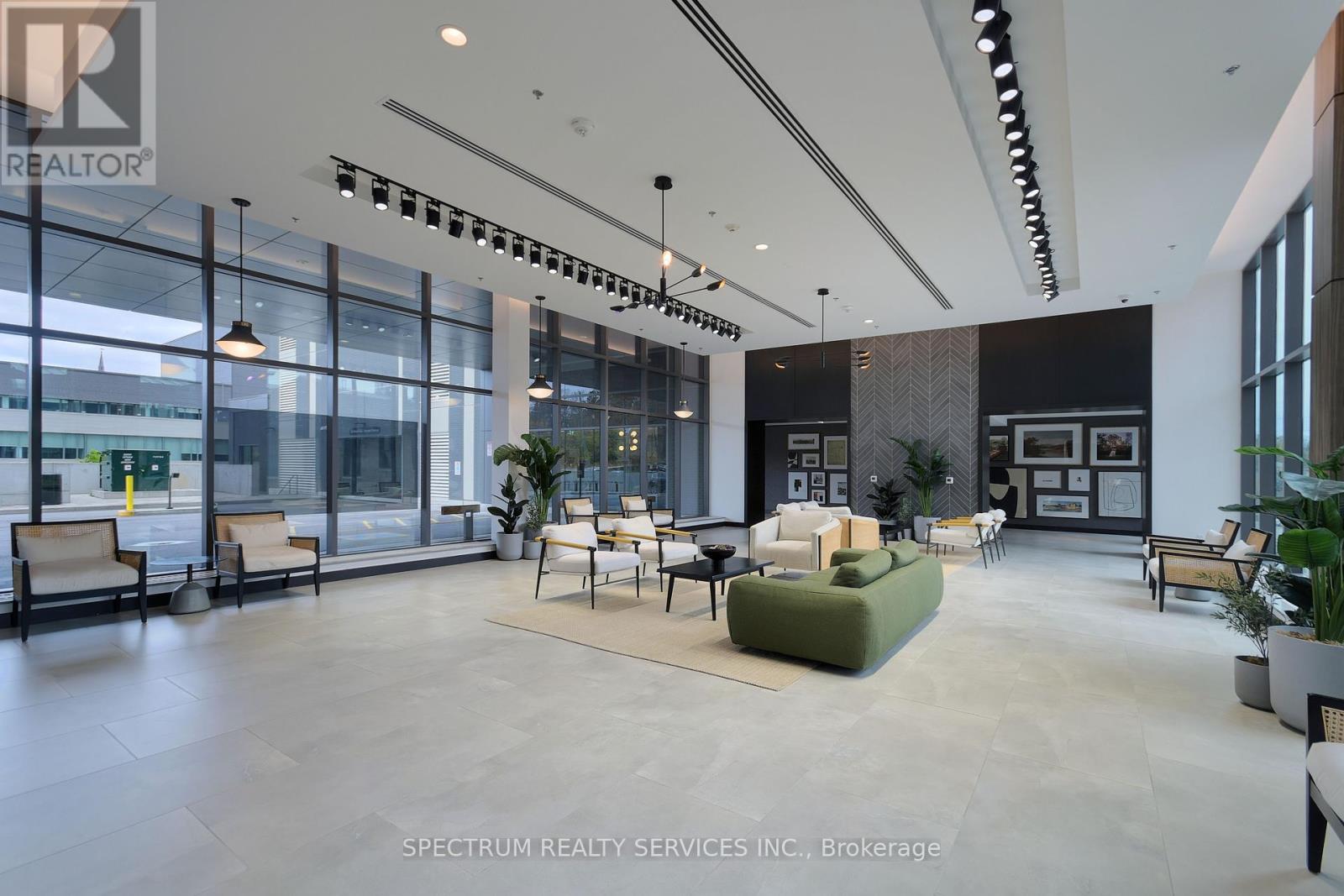 910 - 15 Glebe Street, Cambridge, Ontario  N1S 0C3 - Photo 4 - X12529074