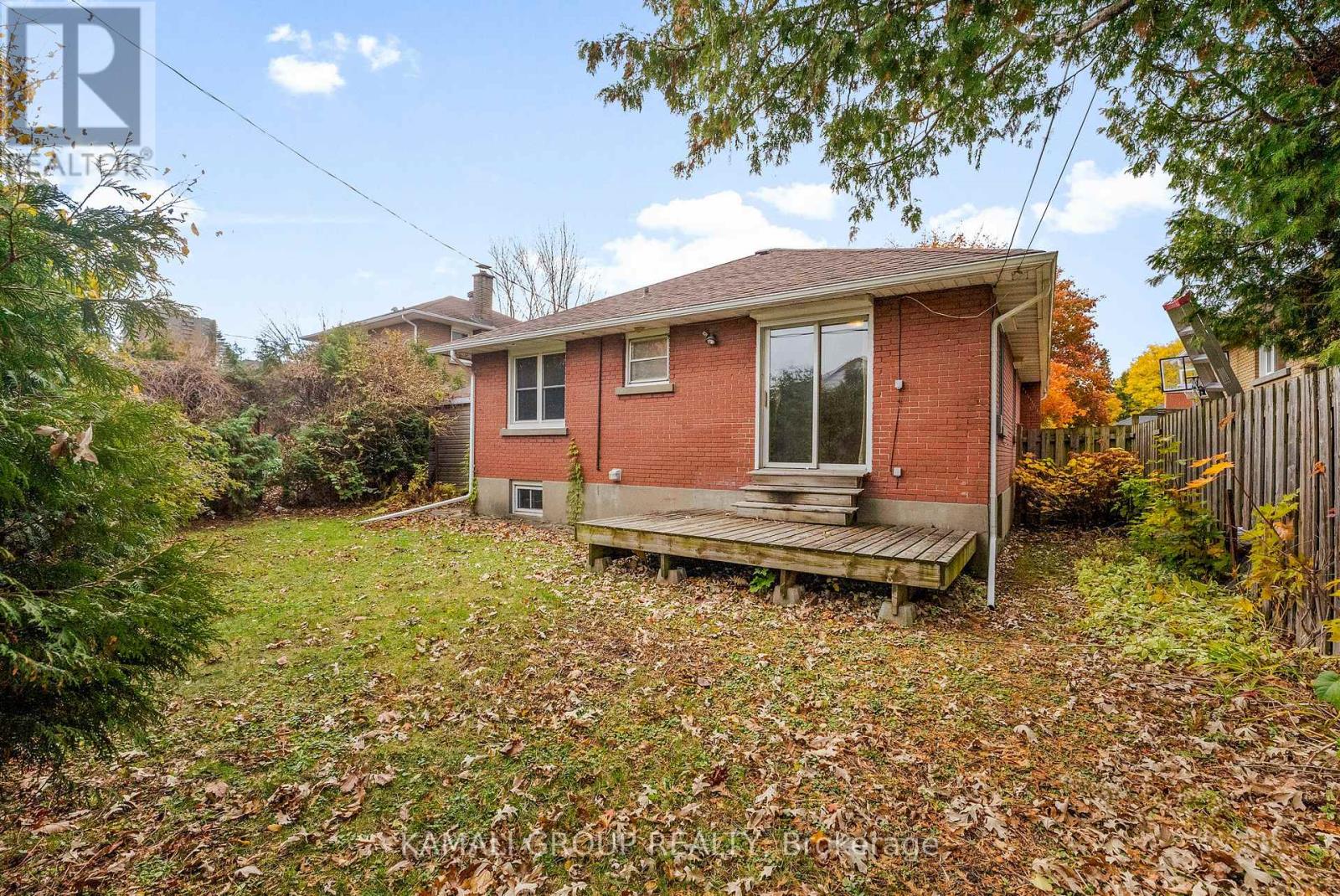 683 Courtenay Avenue, Ottawa, Ontario  K2A 3B8 - Photo 31 - X12529096