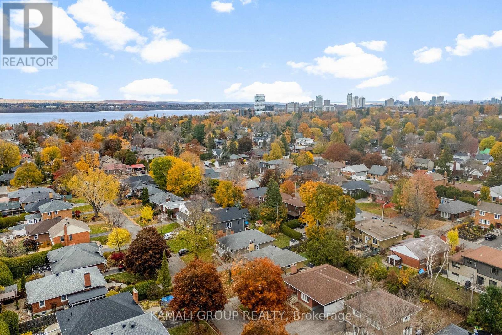 683 Courtenay Avenue, Ottawa, Ontario  K2A 3B8 - Photo 4 - X12529096