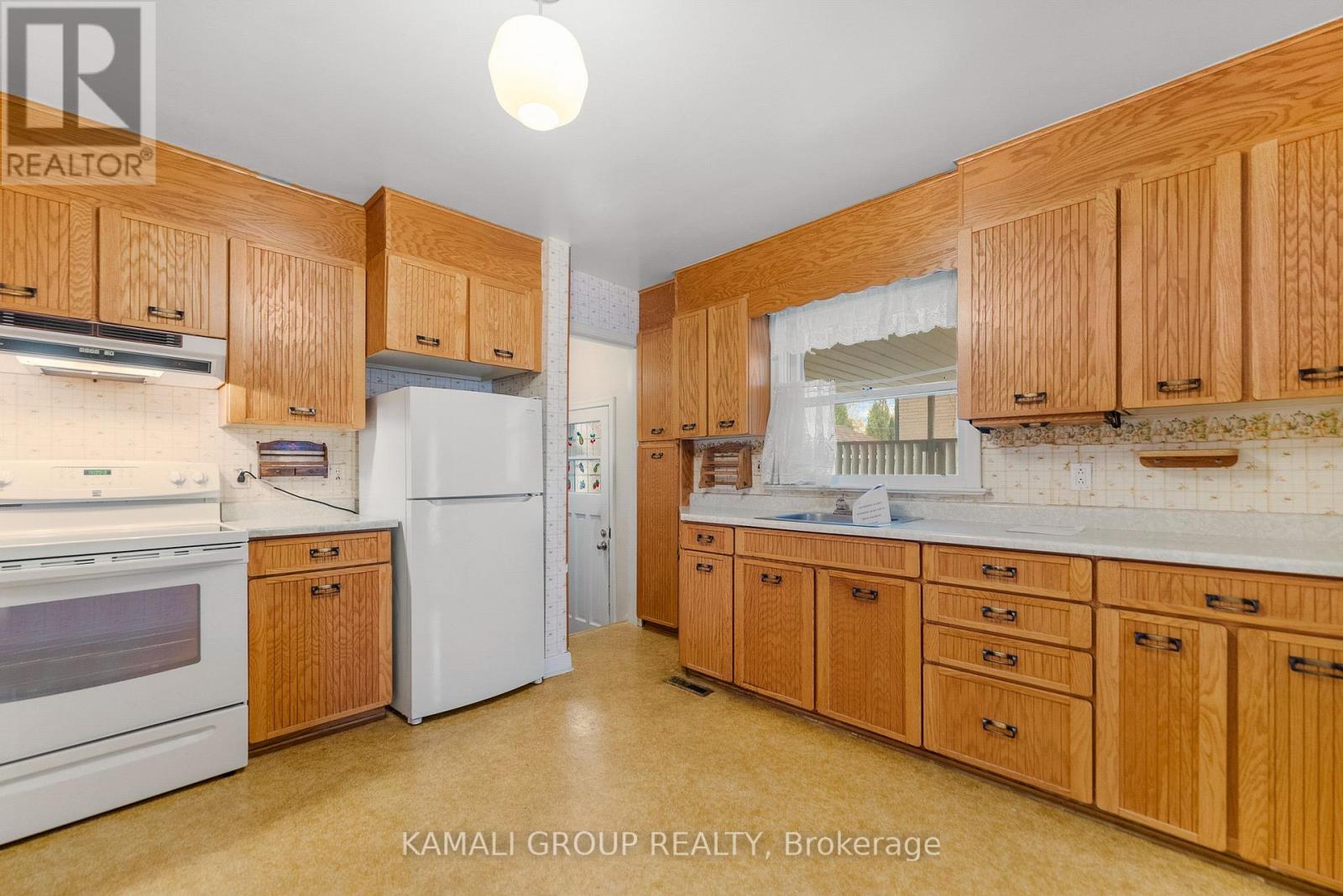 683 Courtenay Avenue, Ottawa, Ontario  K2A 3B8 - Photo 7 - X12529096