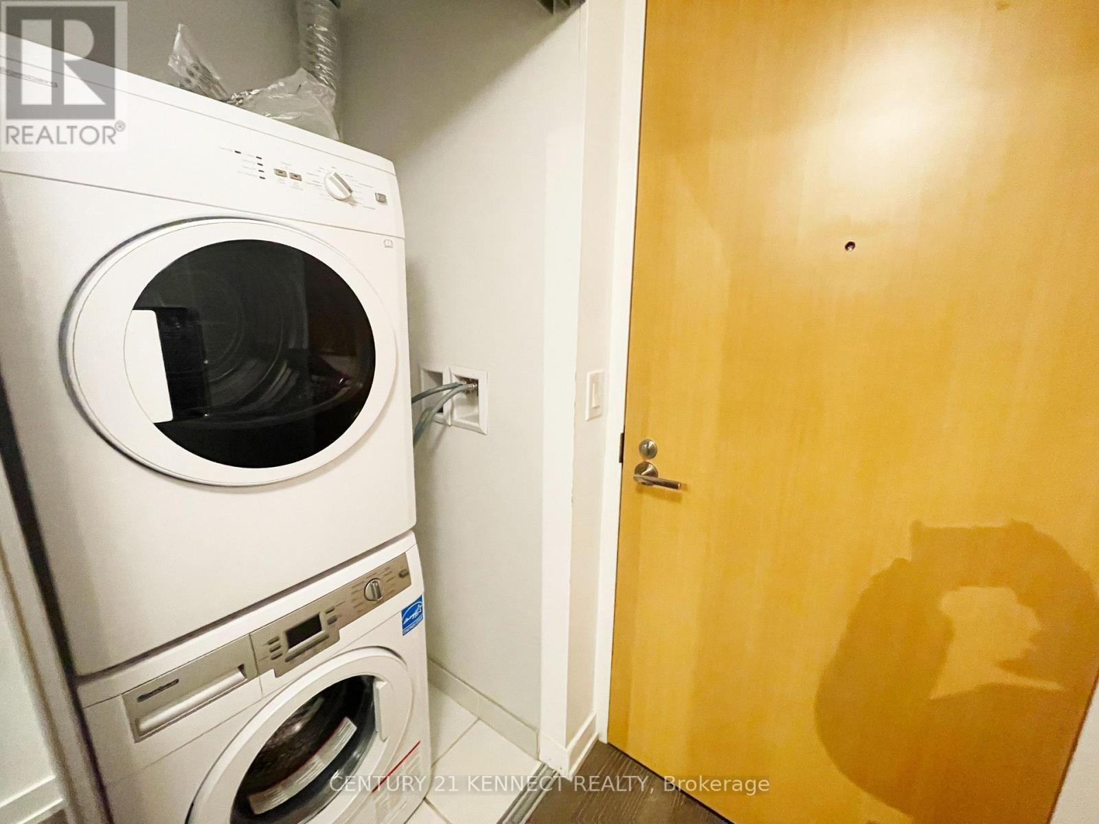 4312 - 11 Wellesley Street W, Toronto, Ontario  M4Y 0G4 - Photo 8 - C12529168