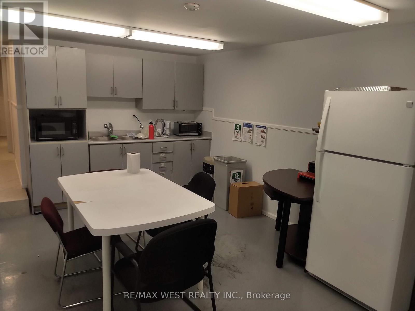 2nd Flr C - 1015 Bloor Street W, Toronto, Ontario  M6H 1M1 - Photo 8 - C12529234