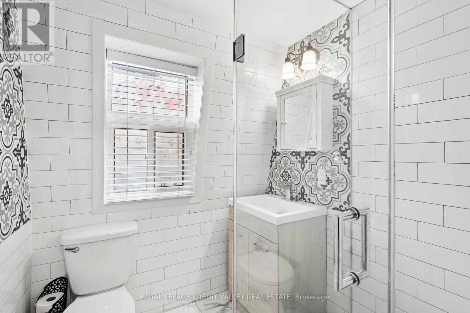 1254 Woodbine Avenue, Toronto, Ontario  M4C 4E6 - Photo 14 - E12529176