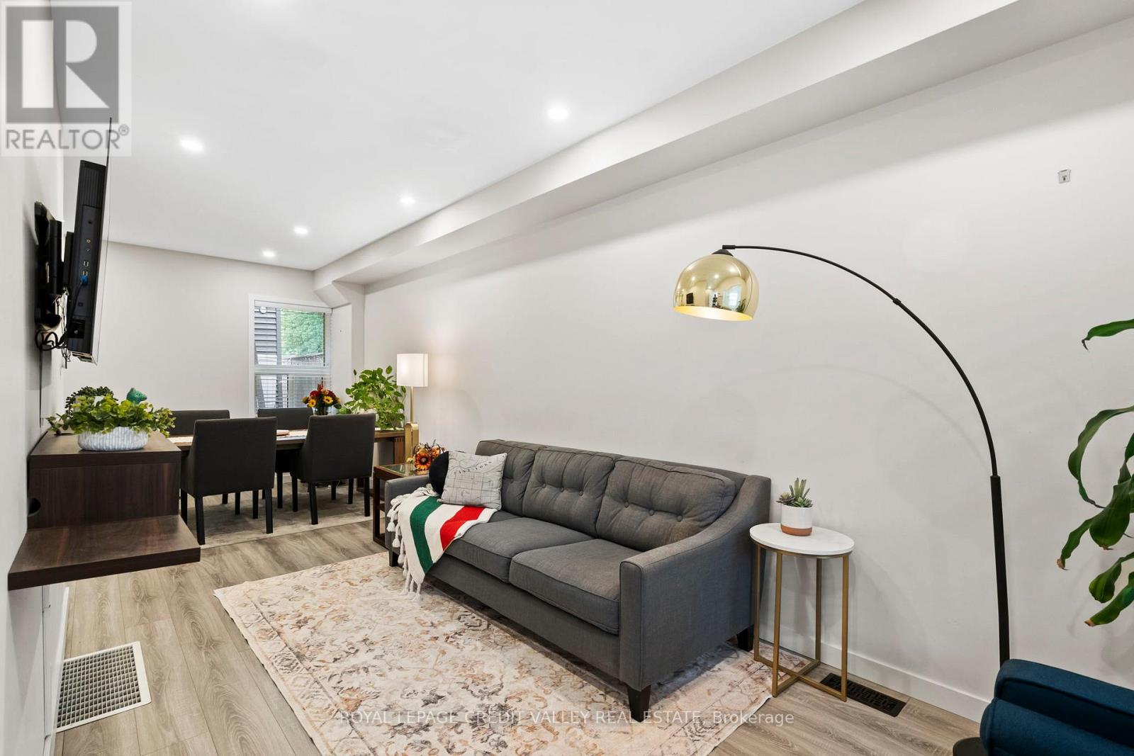 1254 Woodbine Avenue, Toronto, Ontario  M4C 4E6 - Photo 5 - E12529176