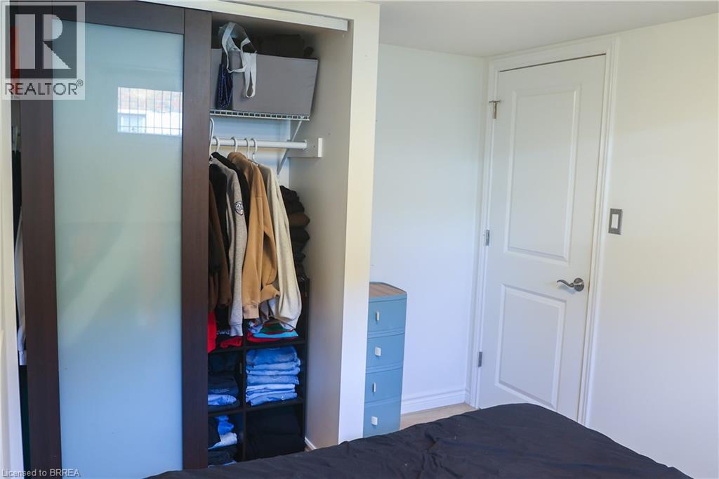 2 Robroy Court, Brantford, Ontario  N3R 3E3 - Photo 3 - 40786403