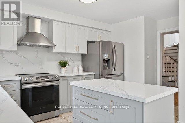 22 Baltic Street, Richmond Hill, Ontario  L4B 4H8 - Photo 11 - N12529204