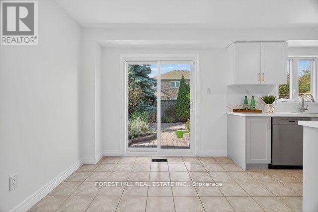 22 Baltic Street, Richmond Hill, Ontario  L4B 4H8 - Photo 12 - N12529204