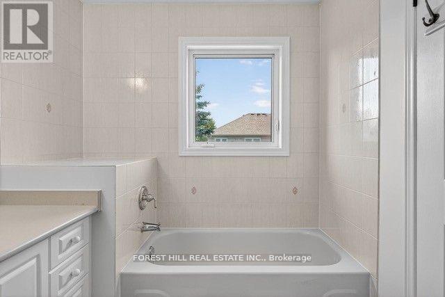 22 Baltic Street, Richmond Hill, Ontario  L4B 4H8 - Photo 21 - N12529204