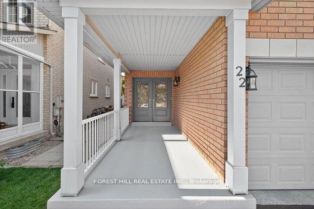 22 Baltic Street, Richmond Hill, Ontario  L4B 4H8 - Photo 3 - N12529204