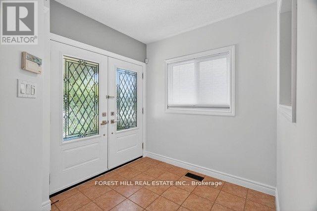 22 Baltic Street, Richmond Hill, Ontario  L4B 4H8 - Photo 4 - N12529204