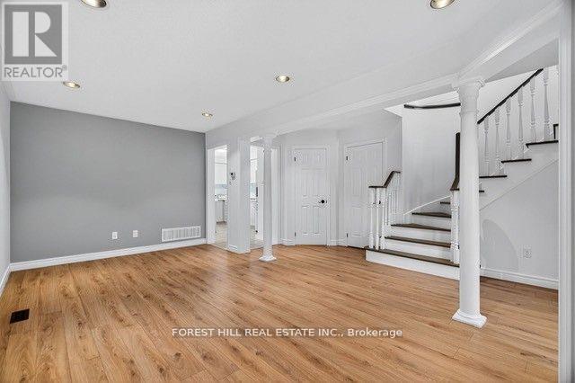 22 Baltic Street, Richmond Hill, Ontario  L4B 4H8 - Photo 7 - N12529204