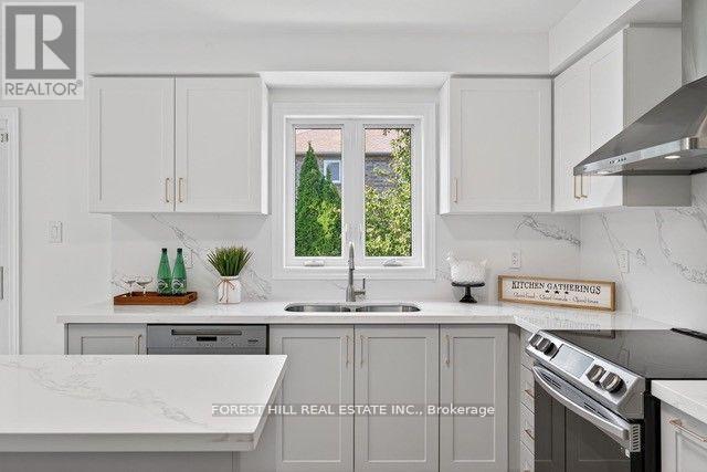 22 Baltic Street, Richmond Hill, Ontario  L4B 4H8 - Photo 9 - N12529204