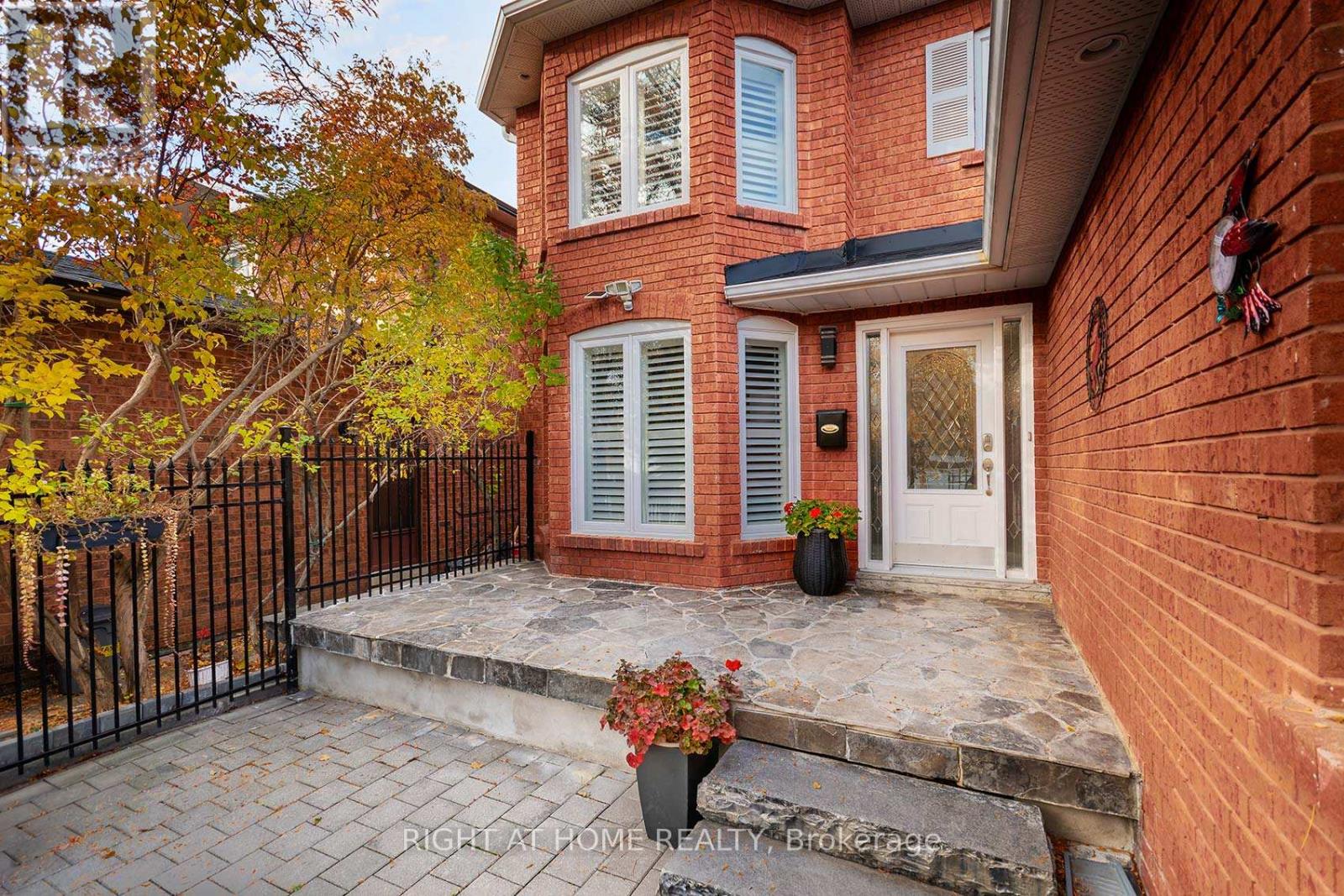 70 Bellona Street, Vaughan, Ontario  L4L 6R4 - Photo 4 - N12529364
