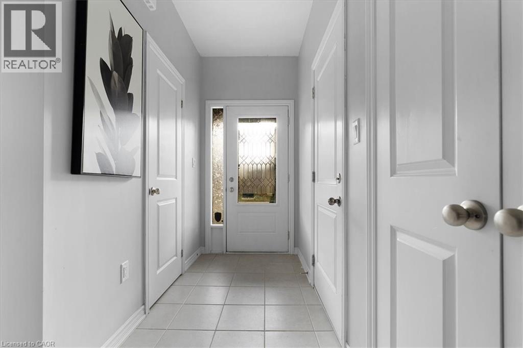 324 Equestrian Way Unit# 28, Cambridge, Ontario  N3E 0E2 - Photo 3 - 40785657