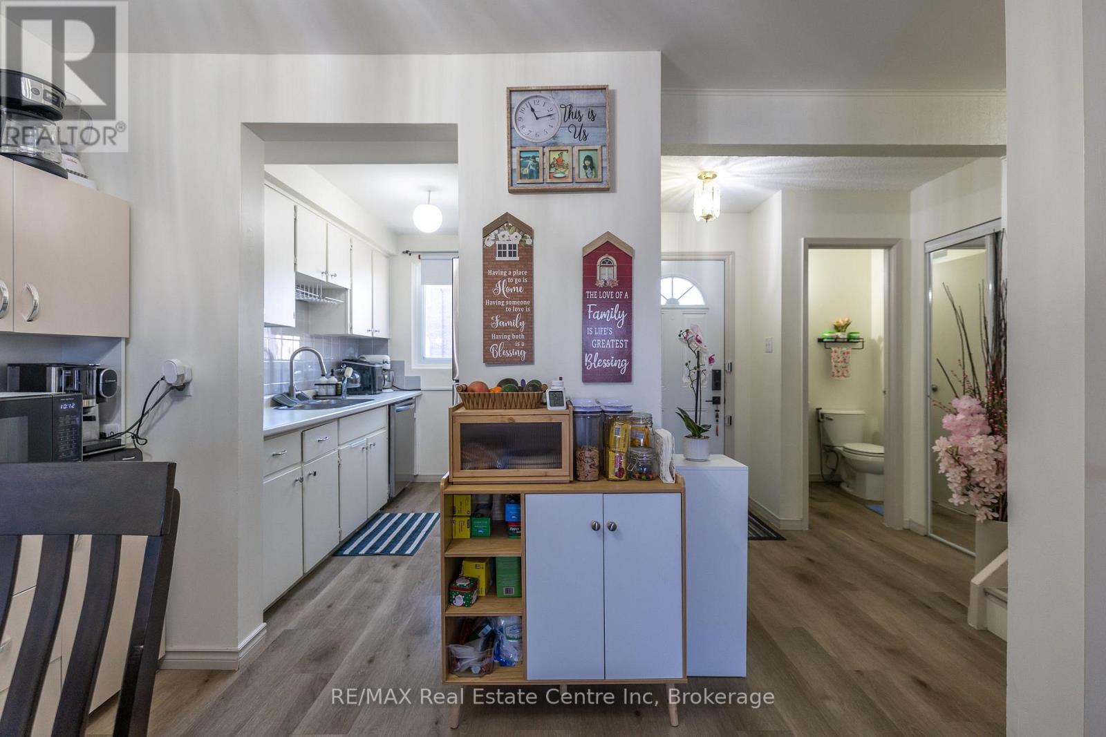 247 - 31 Greengate Road, Guelph, Ontario  N1H 6R3 - Photo 5 - X12529426