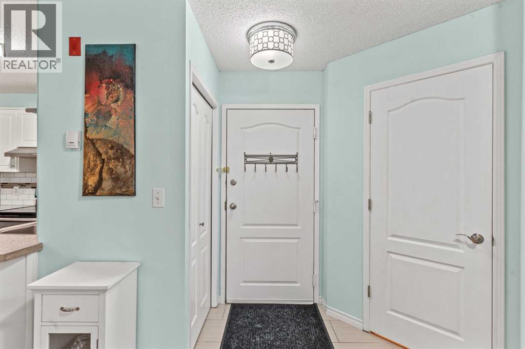 111, 20 Sierra Morena Mews Sw, Calgary, Alberta  T3H 3K6 - Photo 2 - A2269872