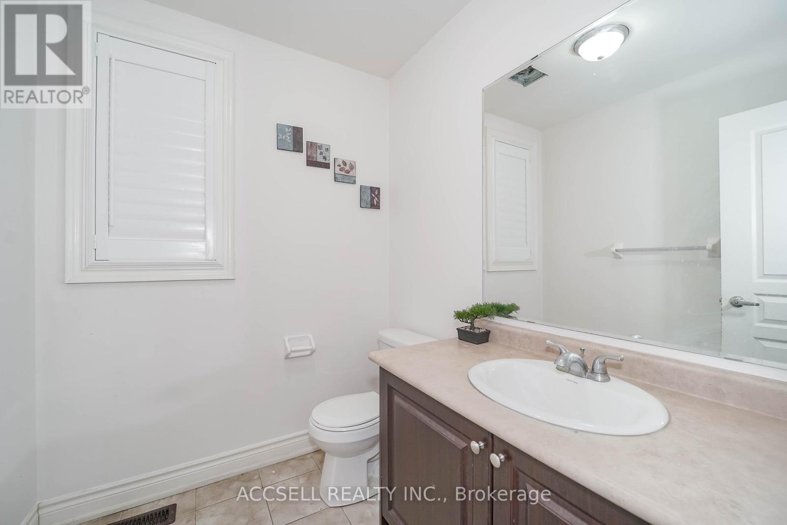 10 Dopp Crescent, Brampton, Ontario  L6P 4C8 - Photo 18 - W12529178