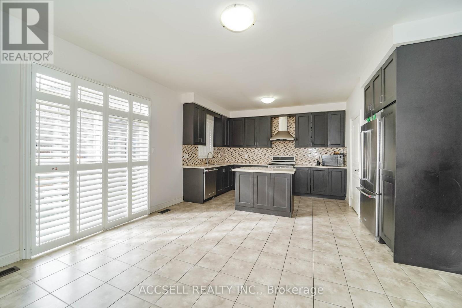 10 Dopp Crescent, Brampton, Ontario  L6P 4C8 - Photo 26 - W12529178