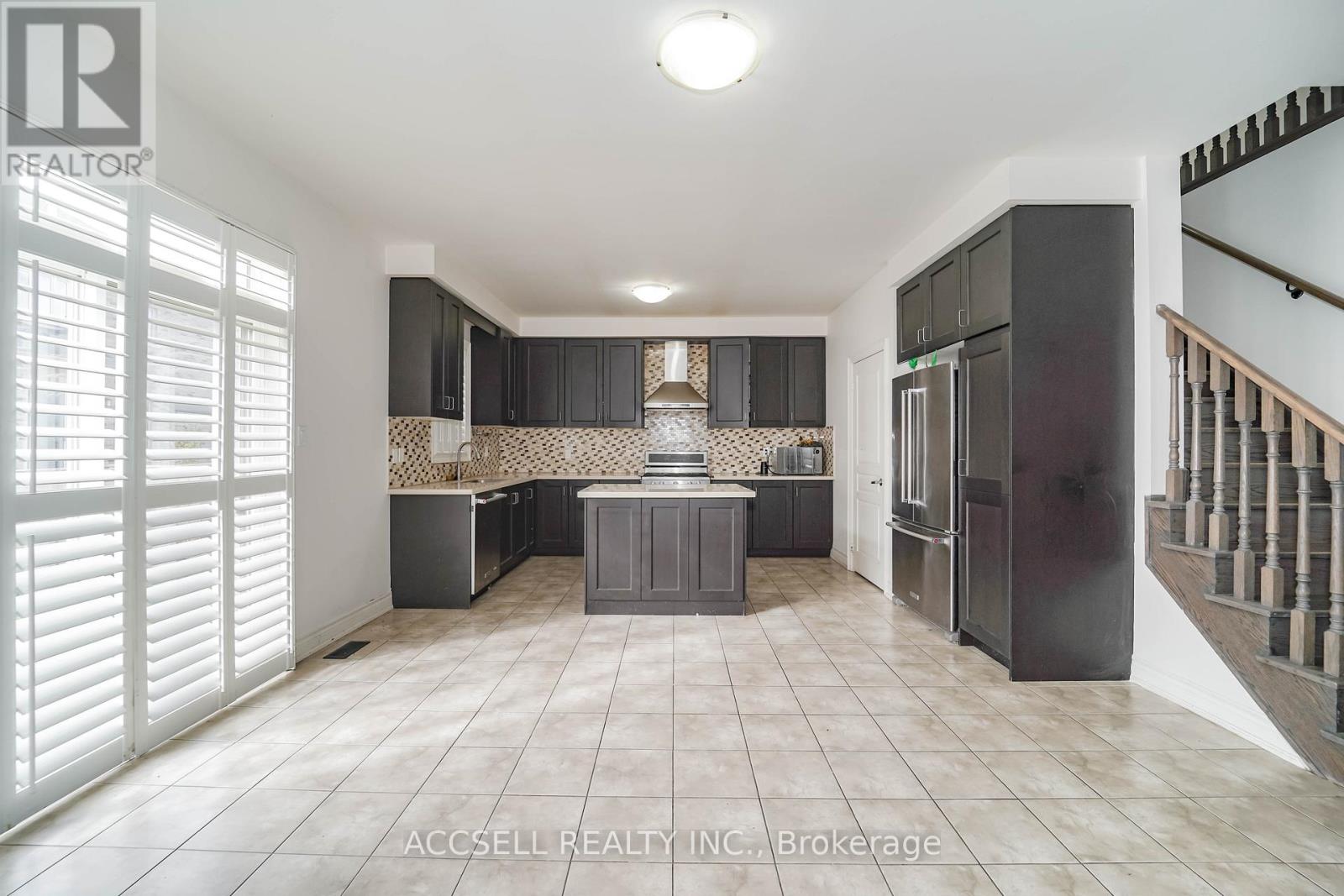 10 Dopp Crescent, Brampton, Ontario  L6P 4C8 - Photo 27 - W12529178