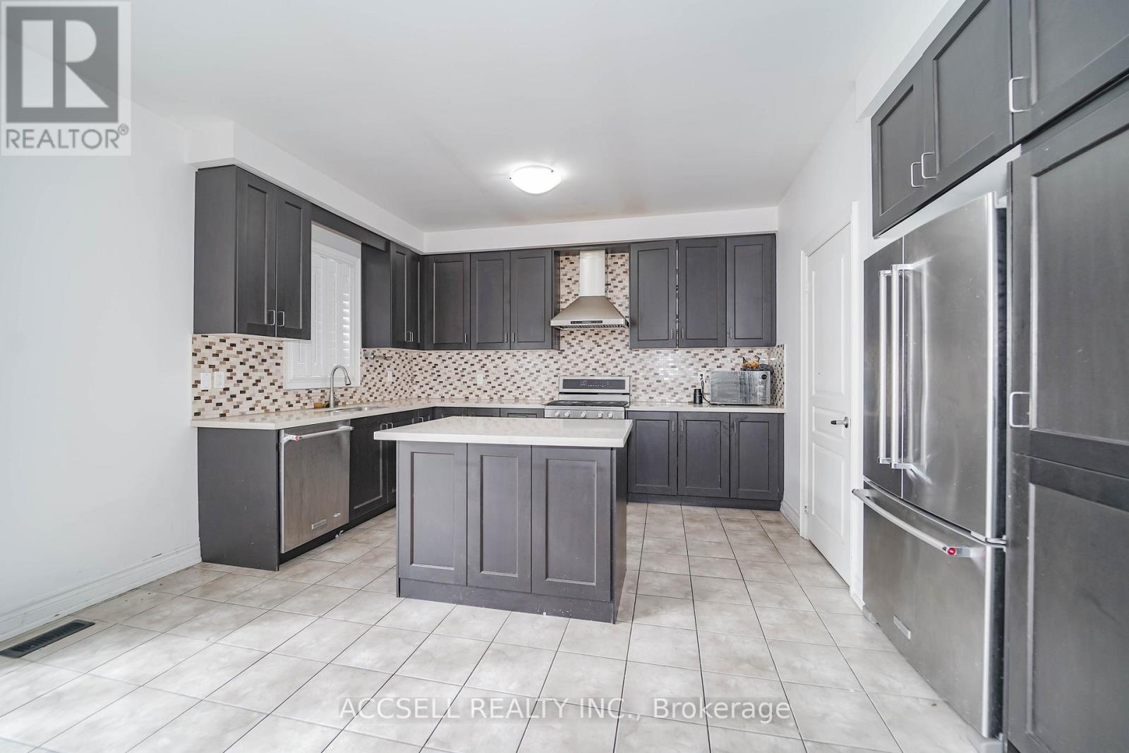 10 Dopp Crescent, Brampton, Ontario  L6P 4C8 - Photo 28 - W12529178