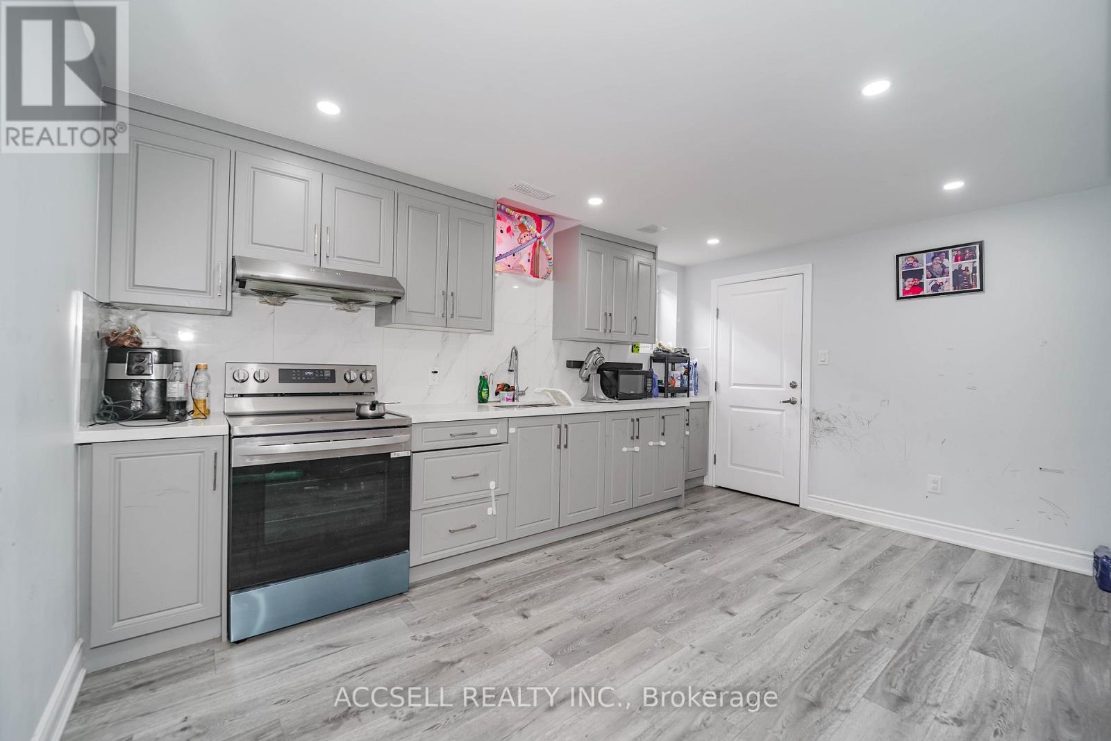 10 Dopp Crescent, Brampton, Ontario  L6P 4C8 - Photo 32 - W12529178