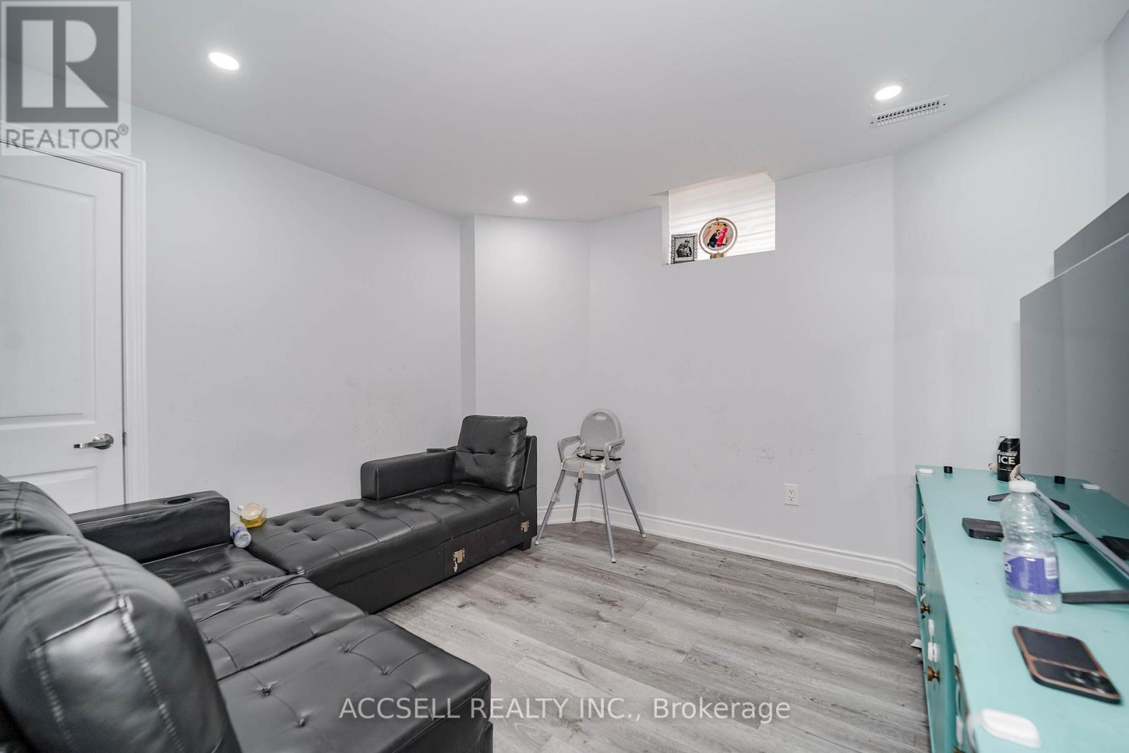 10 Dopp Crescent, Brampton, Ontario  L6P 4C8 - Photo 34 - W12529178