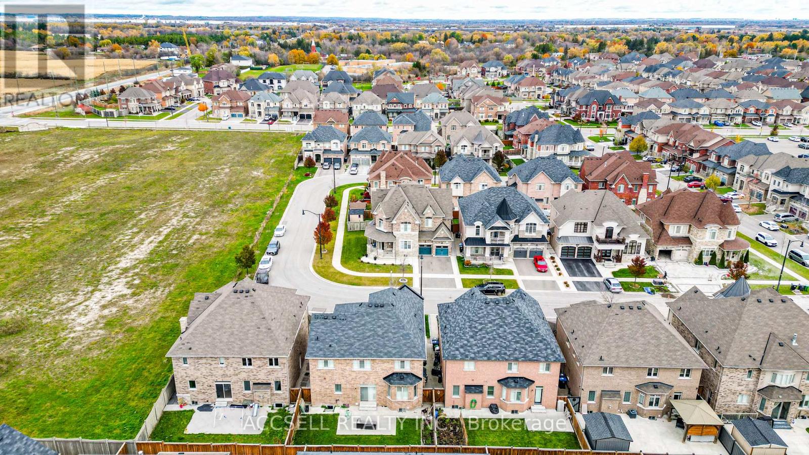 10 Dopp Crescent, Brampton, Ontario  L6P 4C8 - Photo 6 - W12529178