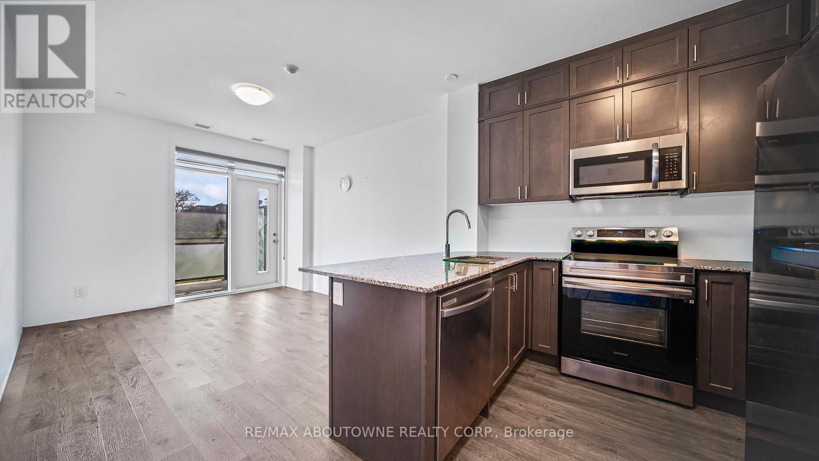 004 - 95 Dundas Street W, Oakville, Ontario  L6M 5N4 - Photo 5 - W12529254