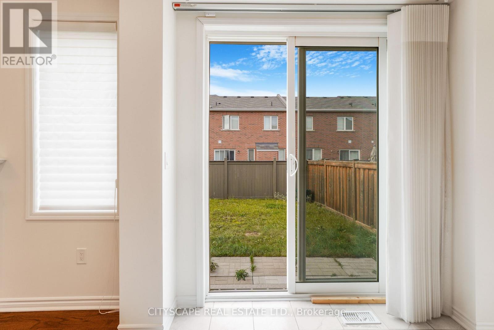 141 Hatt Court, Milton, Ontario  L9E 1G7 - Photo 20 - W12529258