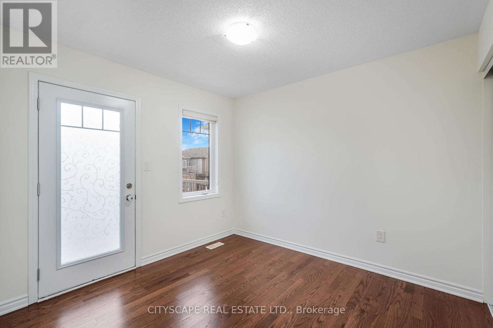 141 Hatt Court, Milton, Ontario  L9E 1G7 - Photo 27 - W12529258