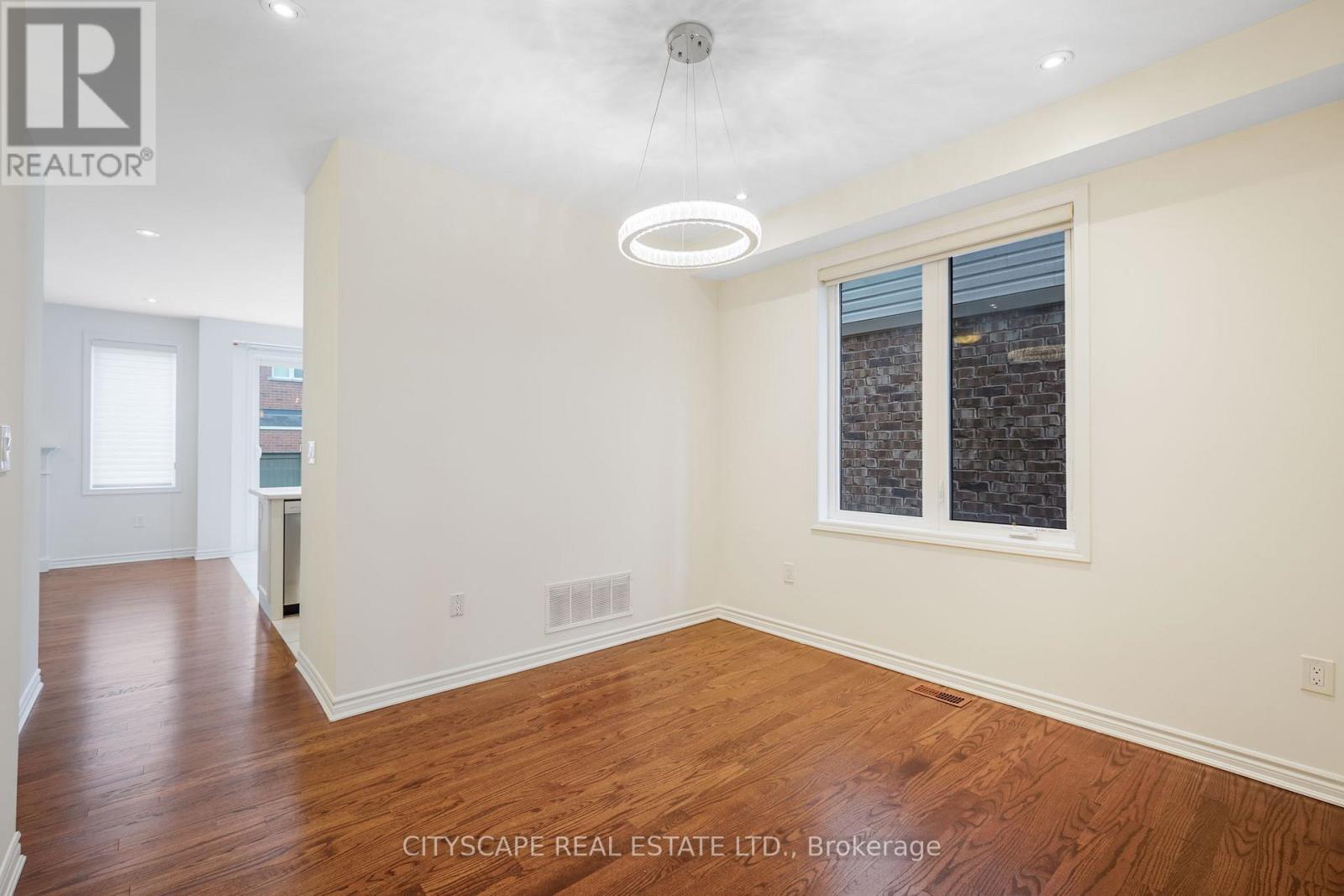 141 Hatt Court, Milton, Ontario  L9E 1G7 - Photo 9 - W12529258