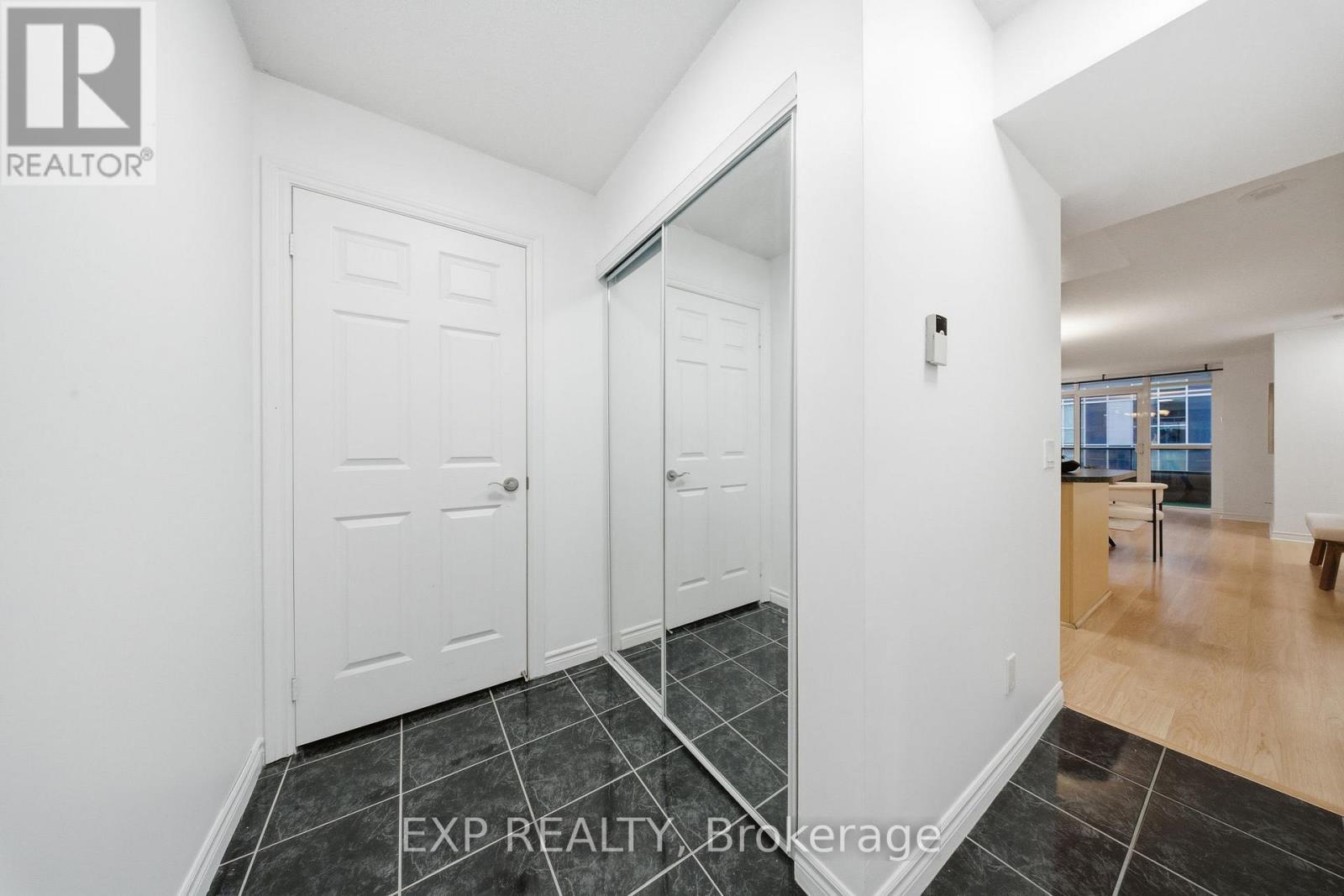 1630 - 5233 Dundas Street W, Toronto, Ontario  M9B 6M1 - Photo 4 - W12529282