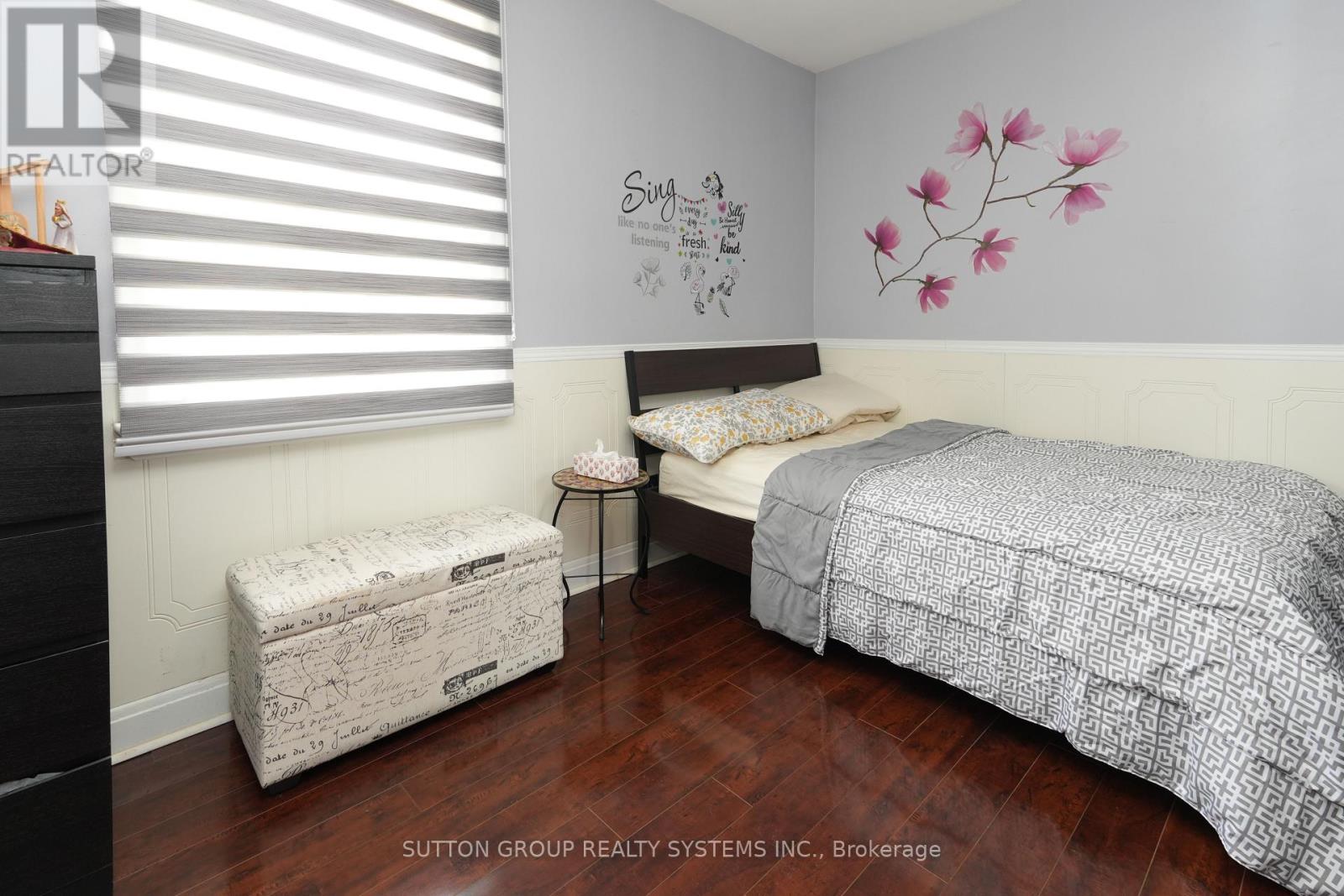 30 Silvercrest Avenue, Toronto, Ontario  M8W 2S4 - Photo 11 - W12529290