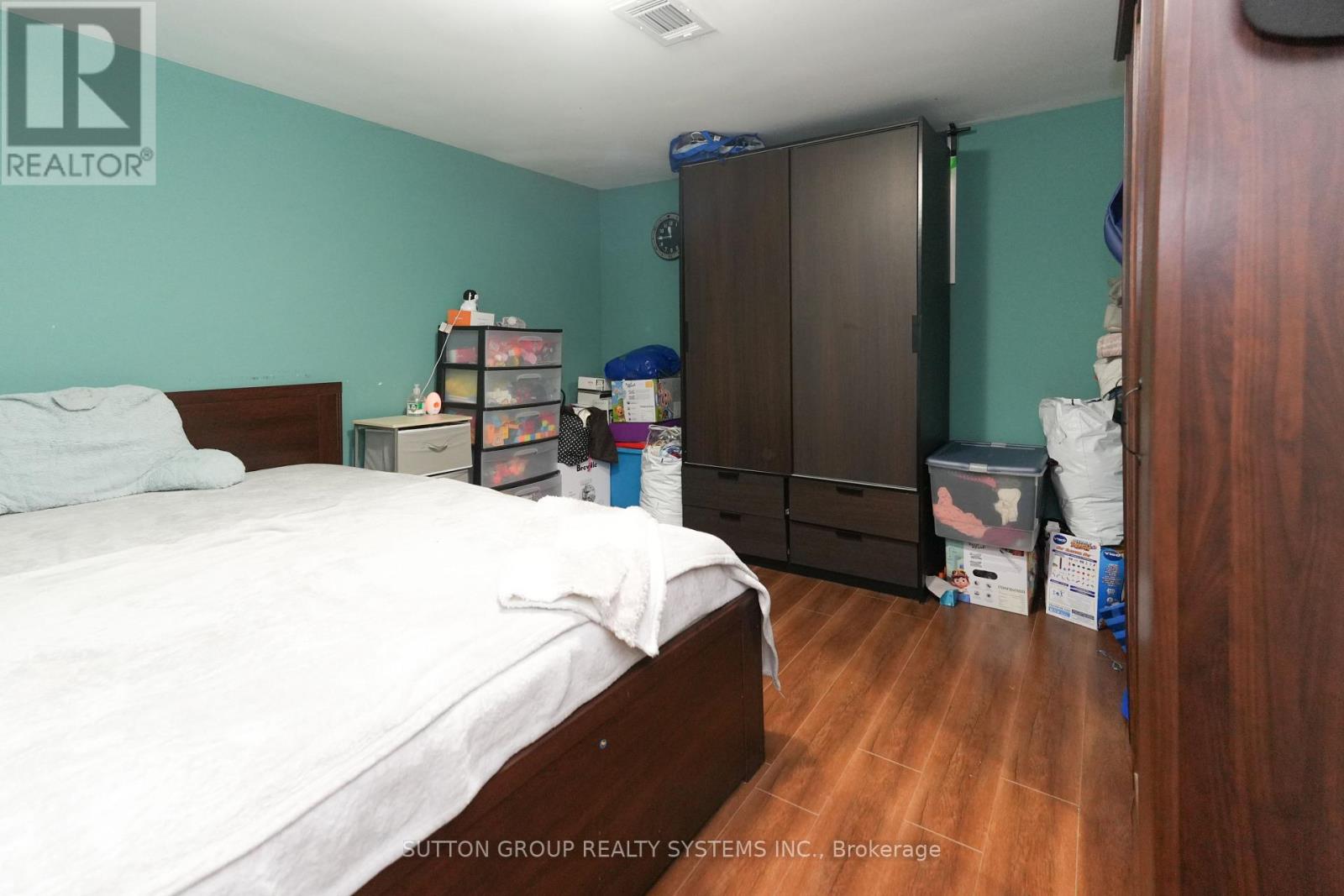 30 Silvercrest Avenue, Toronto, Ontario  M8W 2S4 - Photo 18 - W12529290