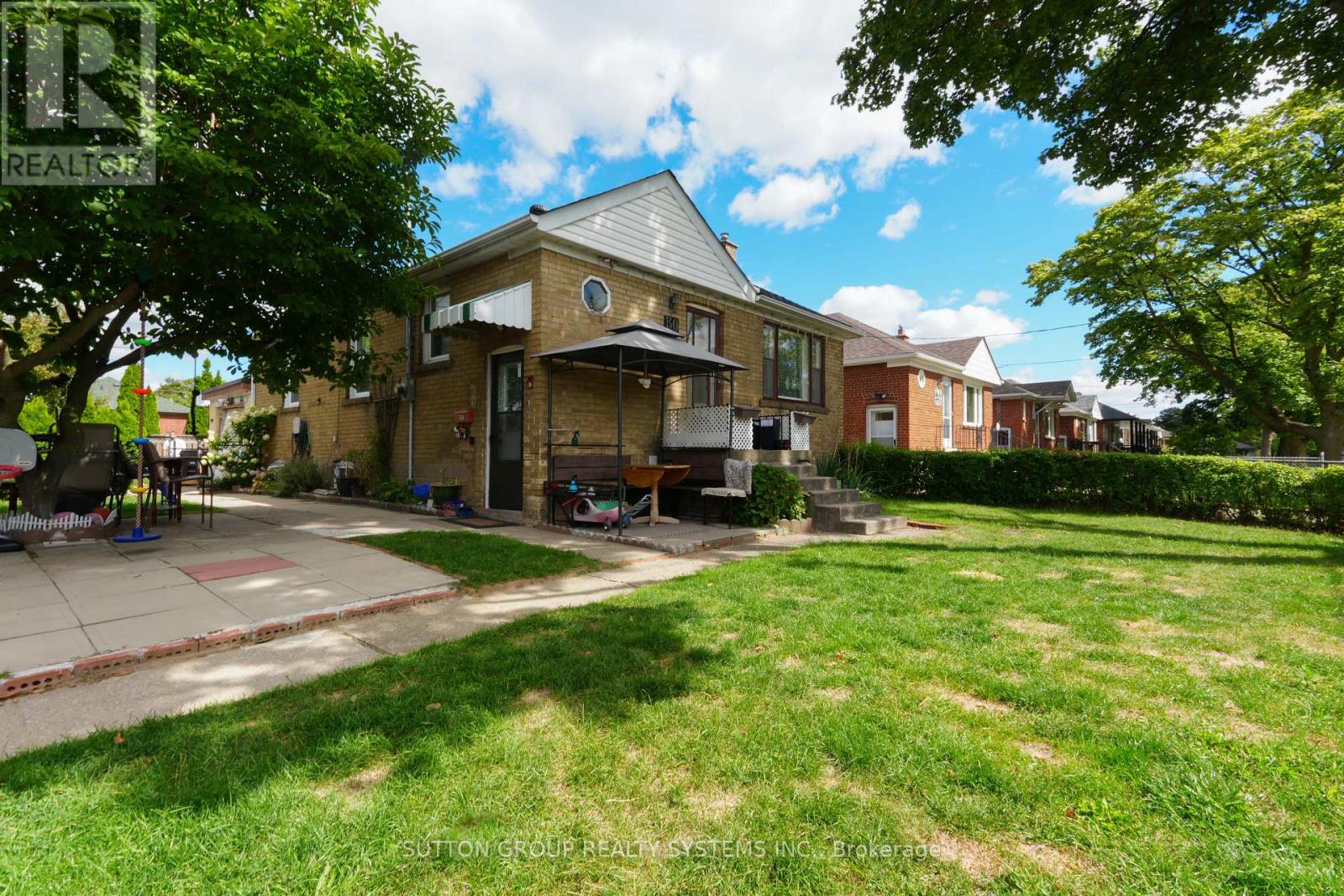 30 Silvercrest Avenue, Toronto, Ontario  M8W 2S4 - Photo 2 - W12529290