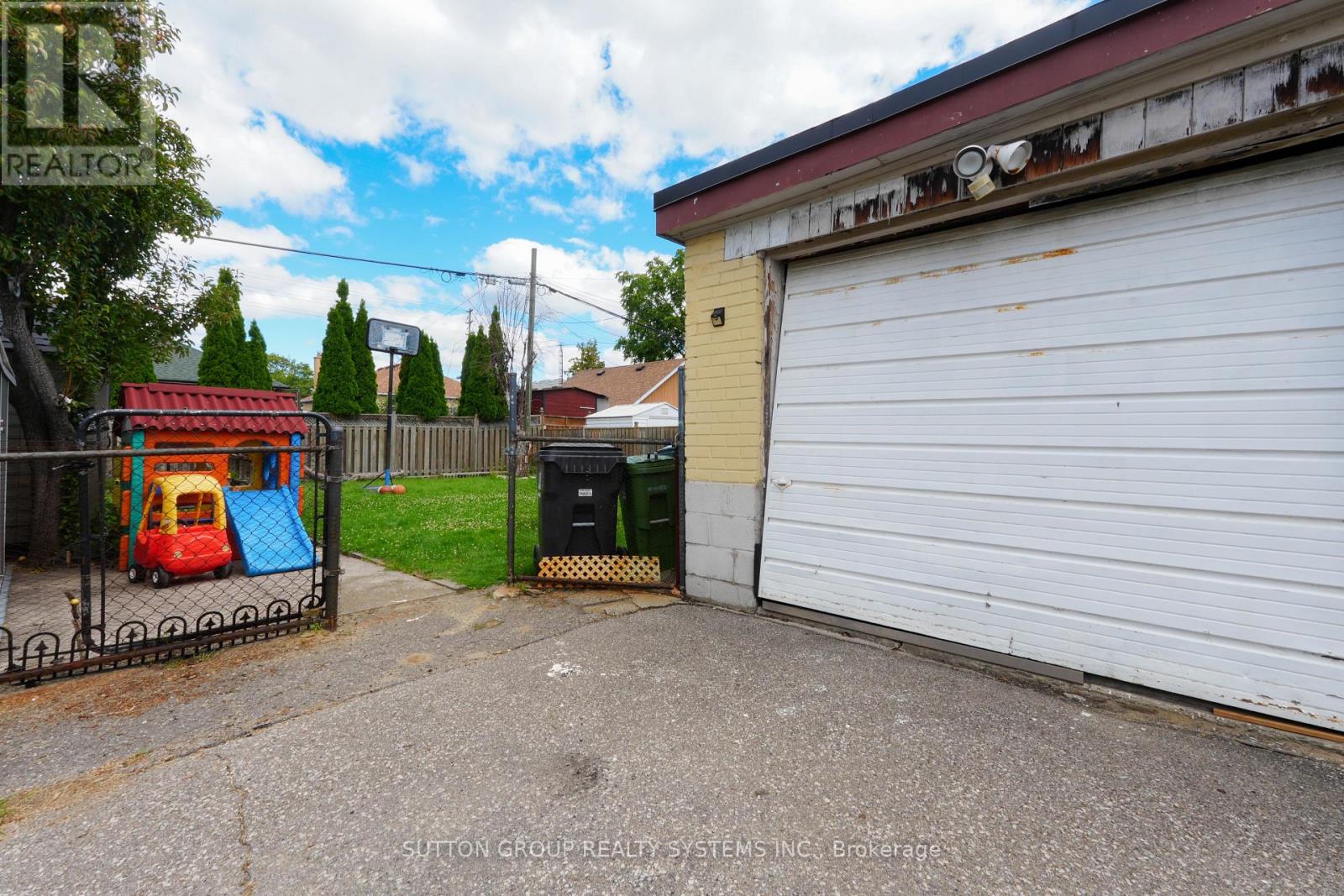 30 Silvercrest Avenue, Toronto, Ontario  M8W 2S4 - Photo 25 - W12529290