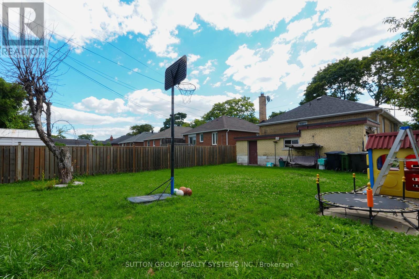 30 Silvercrest Avenue, Toronto, Ontario  M8W 2S4 - Photo 27 - W12529290