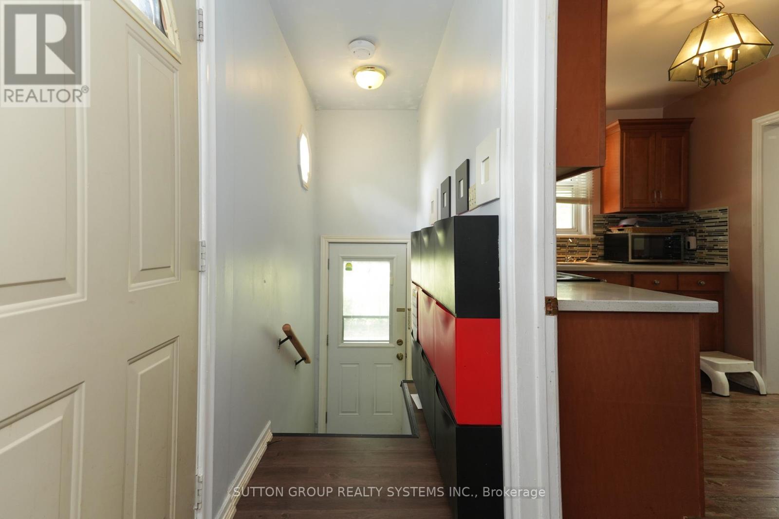 30 Silvercrest Avenue, Toronto, Ontario  M8W 2S4 - Photo 3 - W12529290