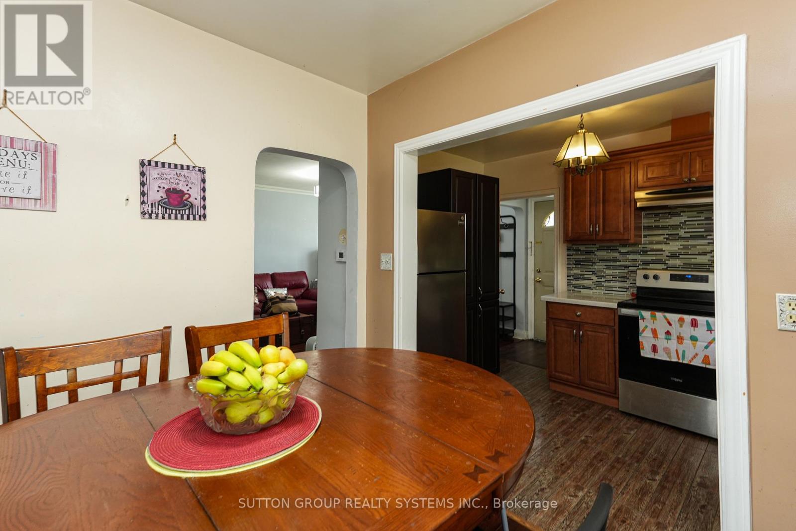 30 Silvercrest Avenue, Toronto, Ontario  M8W 2S4 - Photo 7 - W12529290