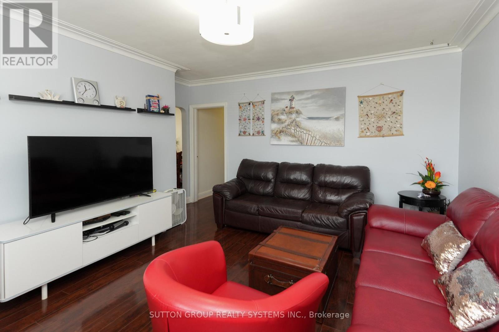 30 Silvercrest Avenue, Toronto, Ontario  M8W 2S4 - Photo 9 - W12529290