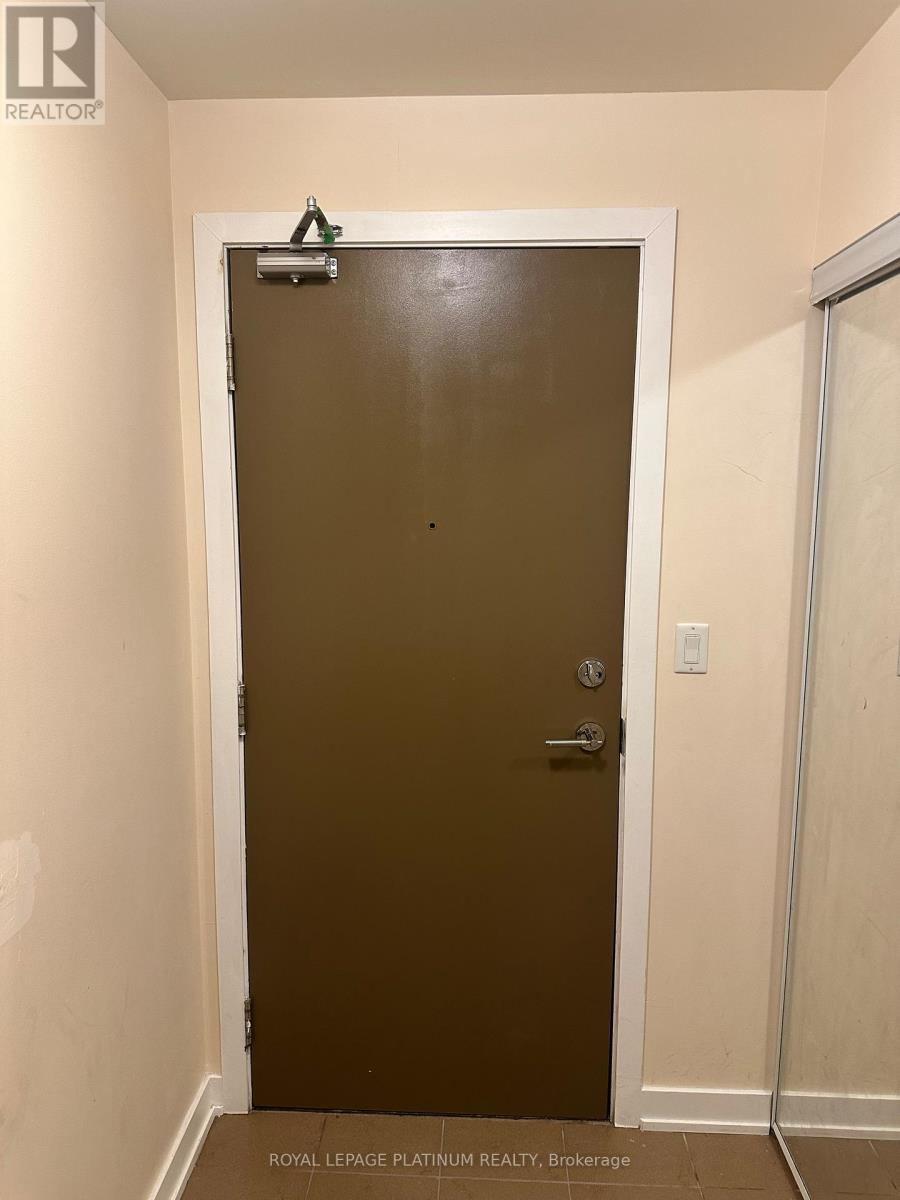 1806 - 4065 Brickstone Mews, Mississauga, Ontario  L5B 0G3 - Photo 2 - W12529292