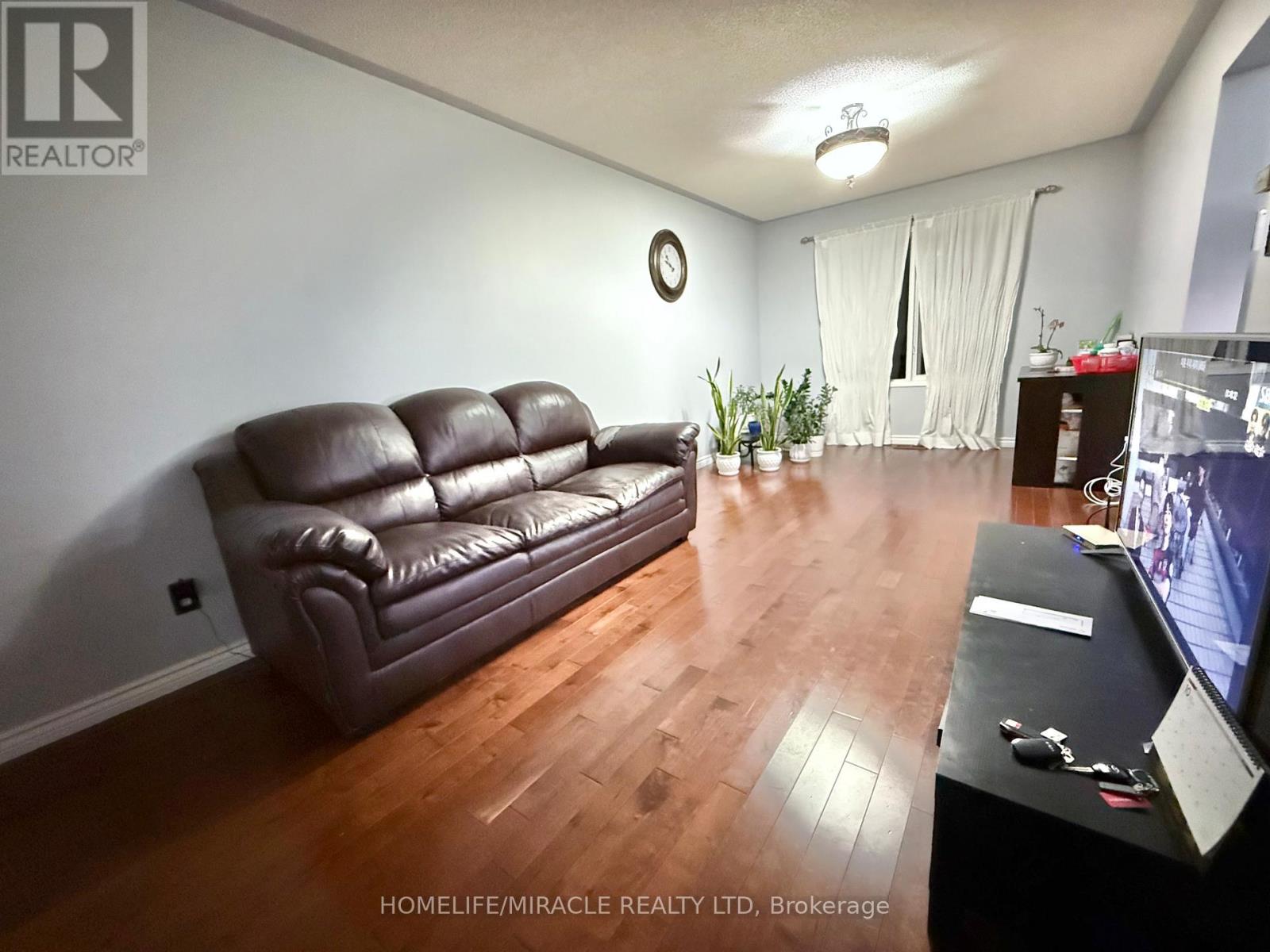 128 Jordan Drive, Orangeville, Ontario  L9W 4W4 - Photo 3 - W12529338