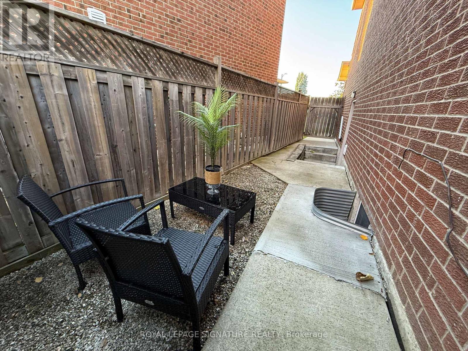 Bsmt - 28 Huntley Court, Brampton, Ontario  L6Z 1X8 - Photo 2 - W12529346