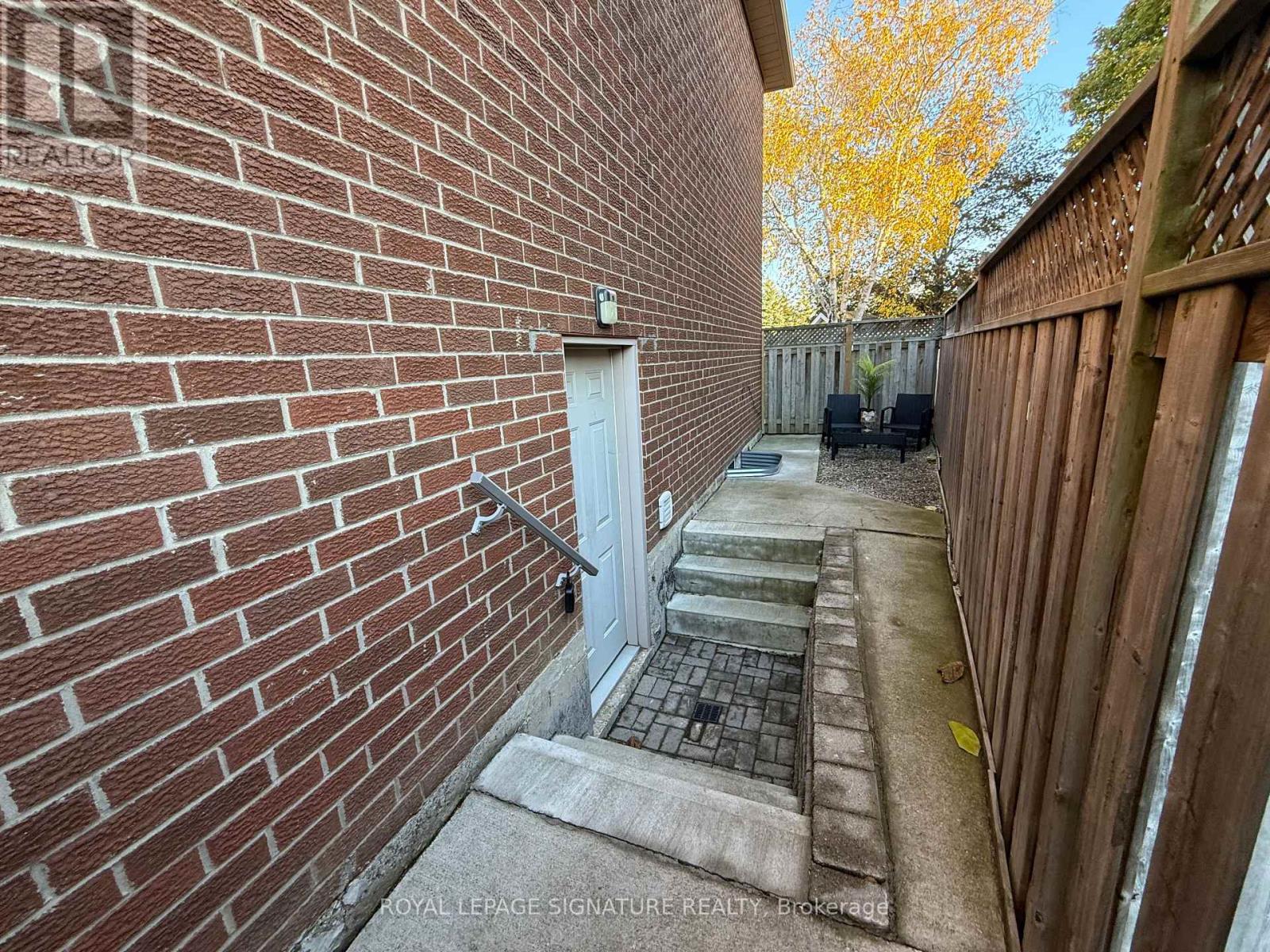 Bsmt - 28 Huntley Court, Brampton, Ontario  L6Z 1X8 - Photo 3 - W12529346