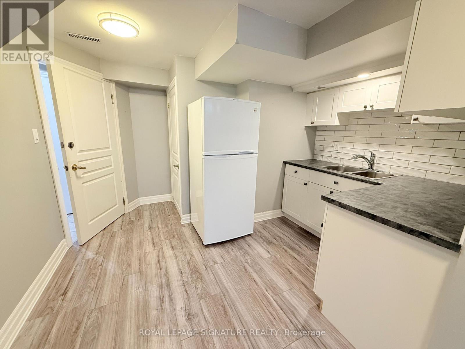 Bsmt - 28 Huntley Court, Brampton, Ontario  L6Z 1X8 - Photo 6 - W12529346