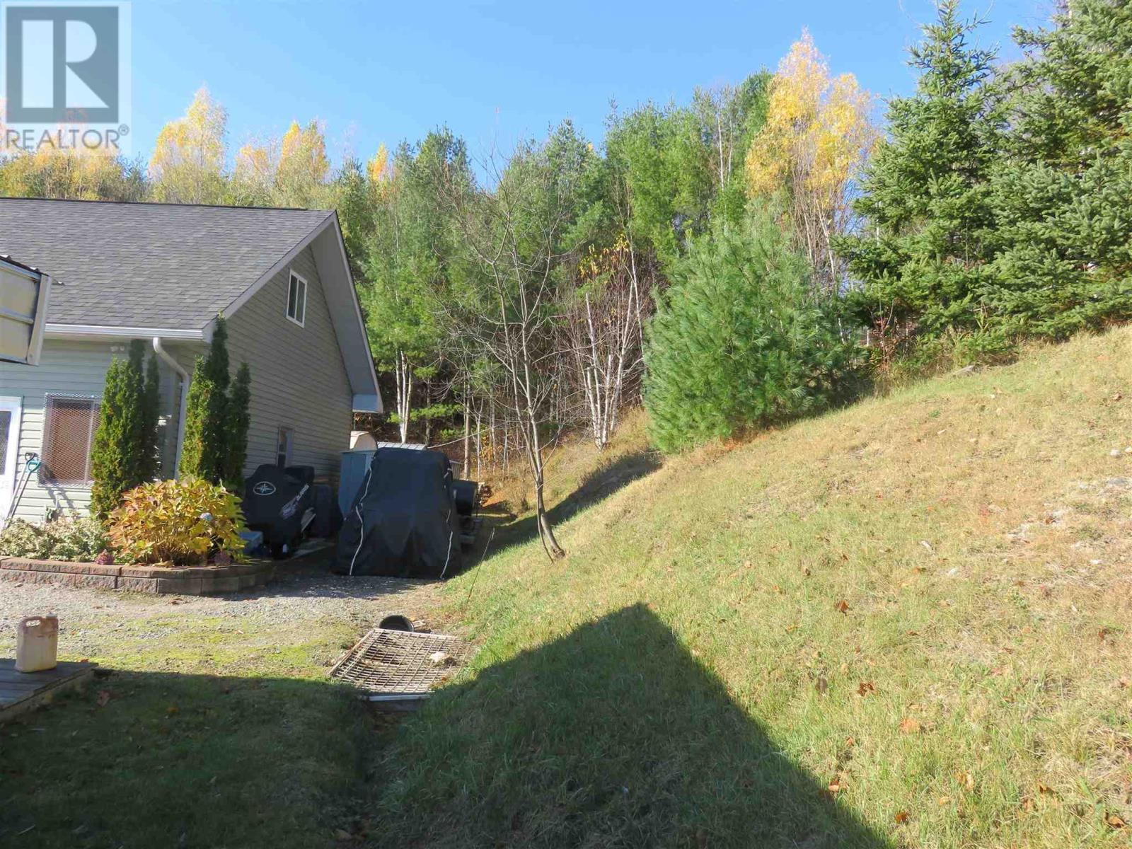 60 Hergott Ave, Elliot Lake, Ontario P5A 3A8 - Photo 5 - SM253227