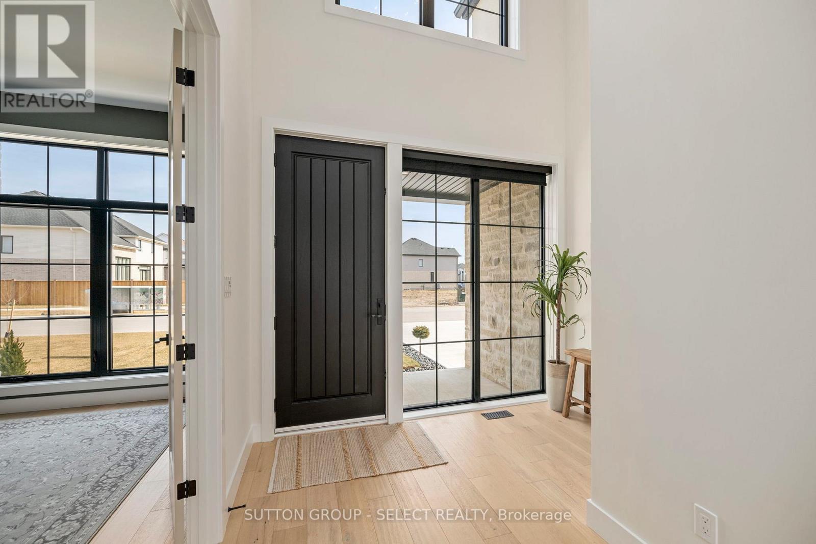 40 Royal Crescent, Southwold, Ontario  N5P 0G5 - Photo 10 - X12529424